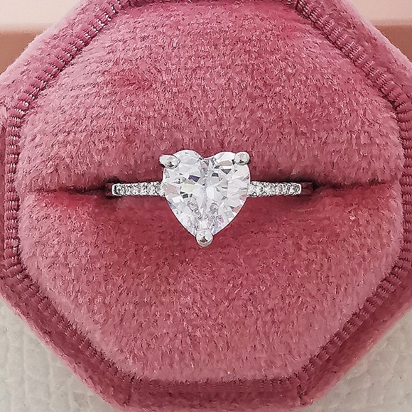 NEW 925 STERLING SILVER DIAMOND HEART RING, CUTE RING, SHINY RING. - Picture 3 of 4